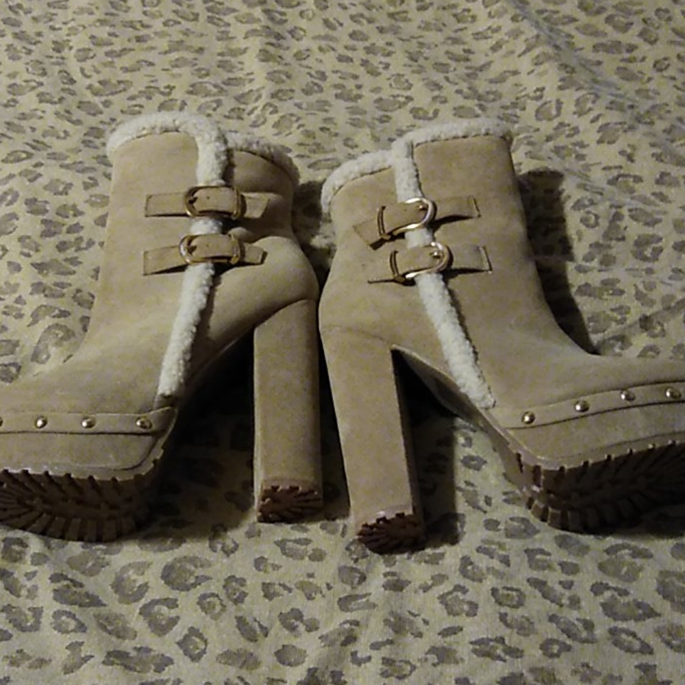 Size 9 Kazi winter Boots